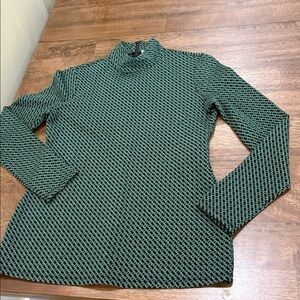 Diane Von Furstenburg long sleeve top. Luxurious feel. Green and black Small